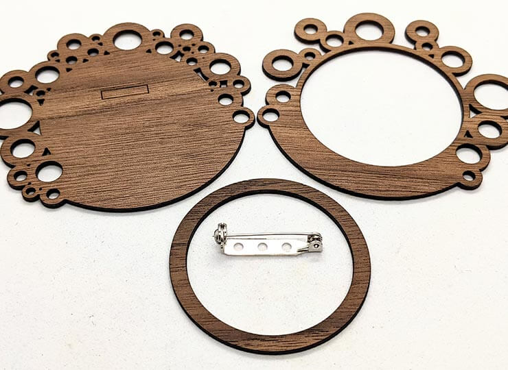 Patchwork Circle Brooch- Kit Contents Walnut