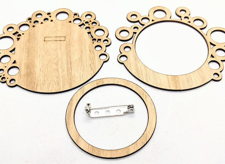 Patchwork Circle Brooch- Kit Contents Eucalypt