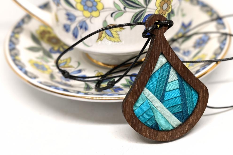 Walnut Prismatic patchwork necklace kit alternate colorway